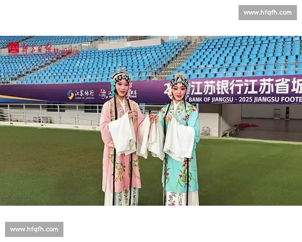 非遗助威苏超：淮剧歌舞杂技燃爆盐城中场